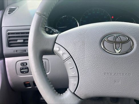 Used 2010 Toyota Sienna XLE FWD image 23