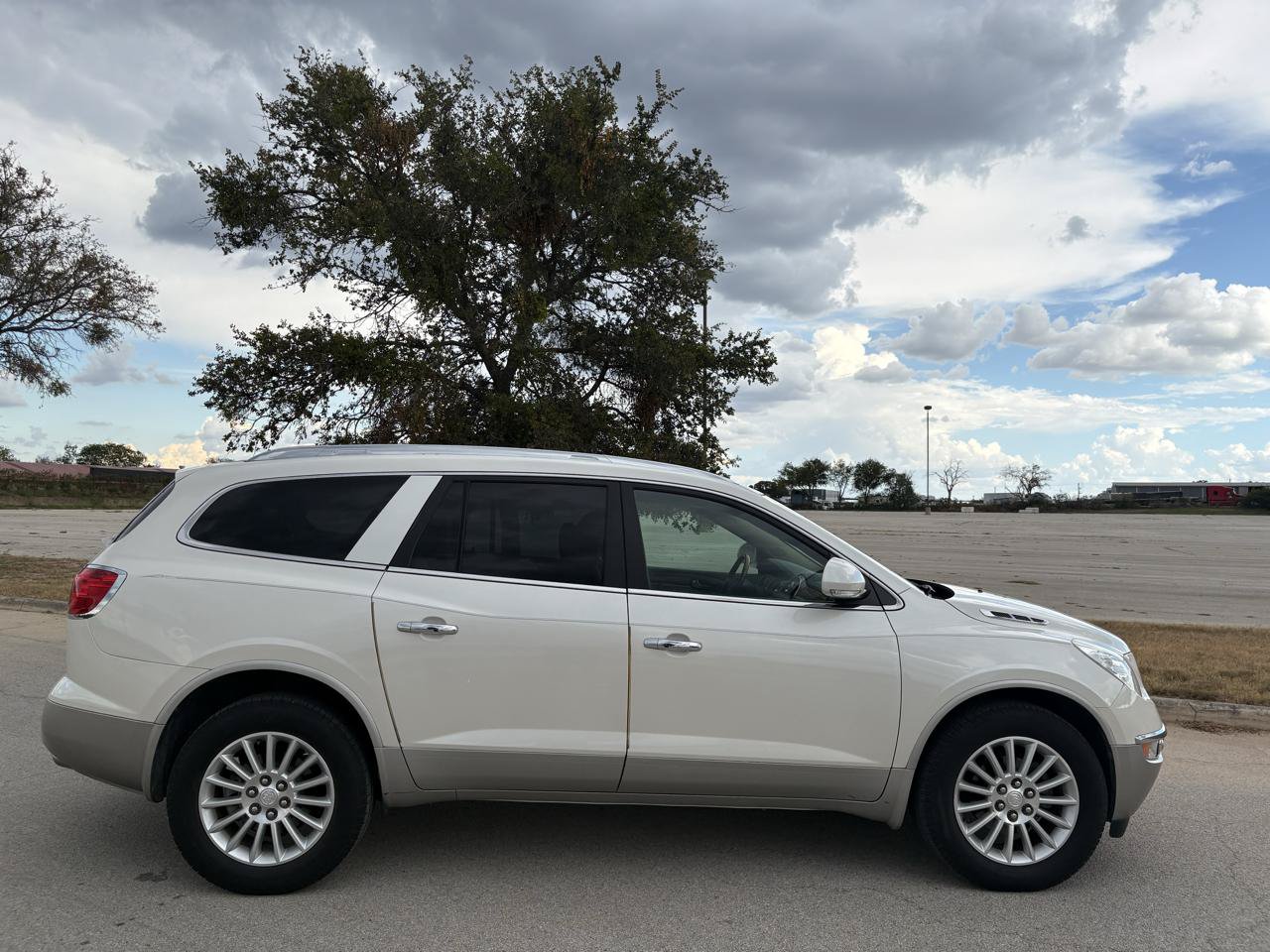 Used 2012 Buick Enclave Leather w/ LPO, Cargo Convenience Pkg FWD image 45
