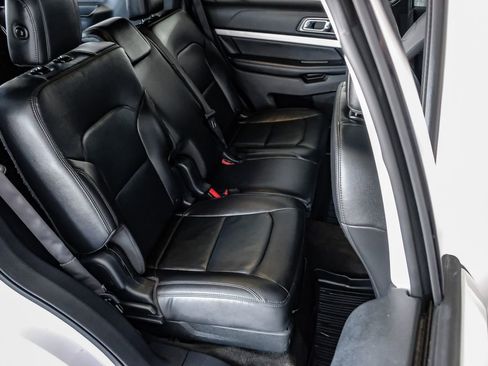 Used 2017 Ford Explorer XLT w/ Equipment Group 202A image 33