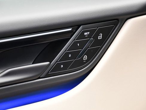 Used 2025 Porsche Macan 4S Electric image 37