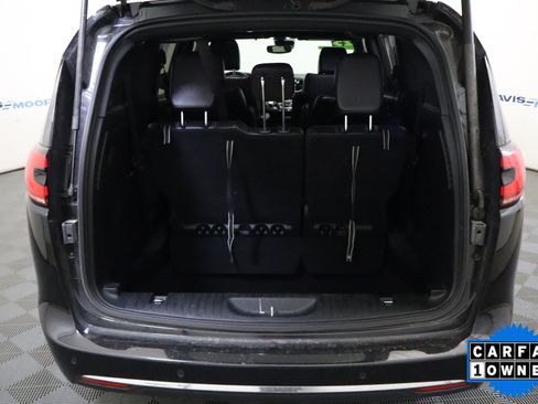 Used 2025 Chrysler Pacifica Select FWD image 9