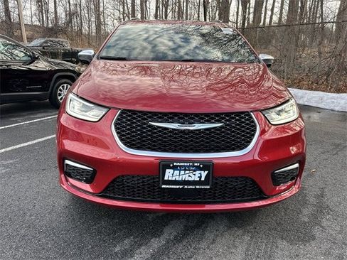 New 2026 Chrysler Pacifica Pinnacle image 3
