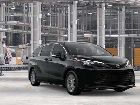 New 2026 Toyota Sienna LE AWD/4WD image 15