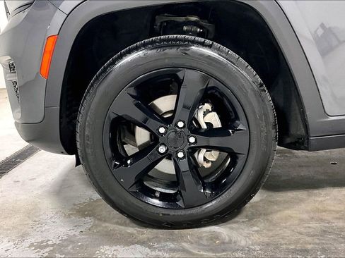 Used 2022 Jeep Grand Cherokee Altitude AWD/4WD image 10