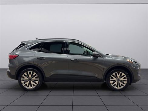 Used 2022 Ford Escape Titanium image 7