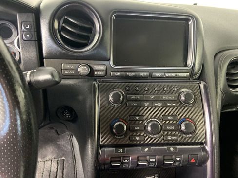 Used 2013 Nissan GT-R Premium image 15