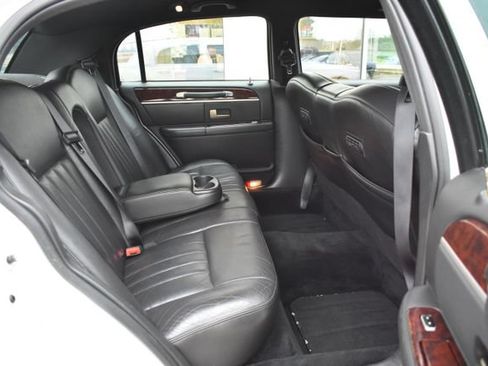 Used 2008 Lincoln Town Car Executive RWD image 37