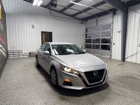 Used 2019 Nissan Altima 2.5 S FWD image 15