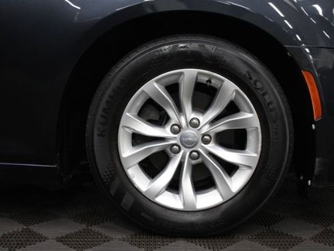 Used 2016 Chrysler 300 Limited image 5