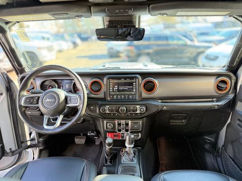 Used 2020 Jeep Gladiator Mojave w/ Dual Top Group image 11