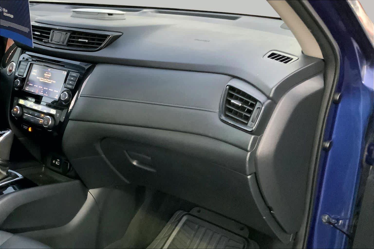 Used 2018 Nissan Rogue SV FWD image 17