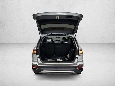 Used 2025 Volkswagen Taos SE FWD image 6