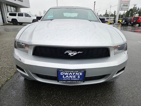 Used 2010 Ford Mustang Convertible image 7