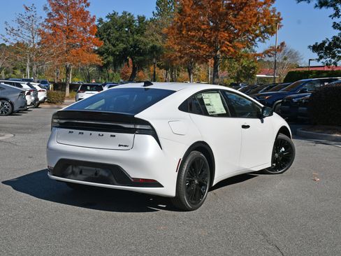 New 2026 Toyota Prius Plug-In Hybrid image 2