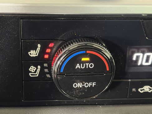 Used 2024 Nissan Pathfinder Platinum w/ Cargo Package image 26