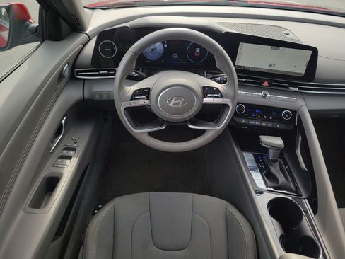 Used 2025 Hyundai Elantra SEL image 23