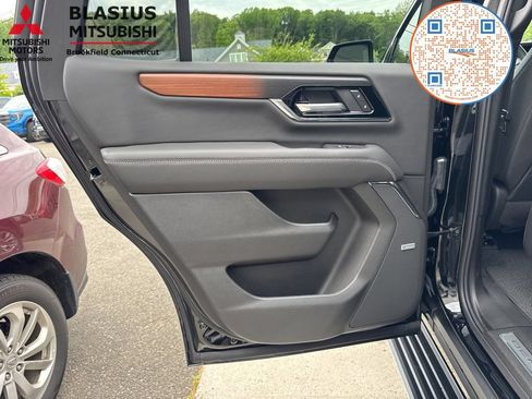 Used 2026 GMC Yukon Denali w/ Sun & Power Step Package AWD/4WD image 42