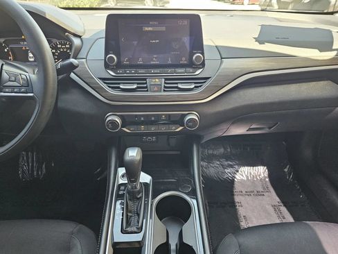 Used 2023 Nissan Altima 2.5 SV FWD image 11