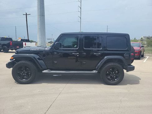 Used 2021 Jeep Wrangler Unlimited Sahara AWD/4WD image 12