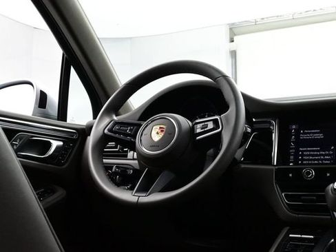 Certified 2025 Porsche Macan AWD/4WD image 21
