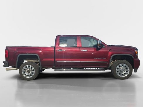 Used 2017 GMC Sierra 2500 Denali w/ Duramax Plus Package AWD/4WD image 7