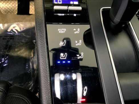 Certified 2022 Porsche Macan S AWD/4WD image 37