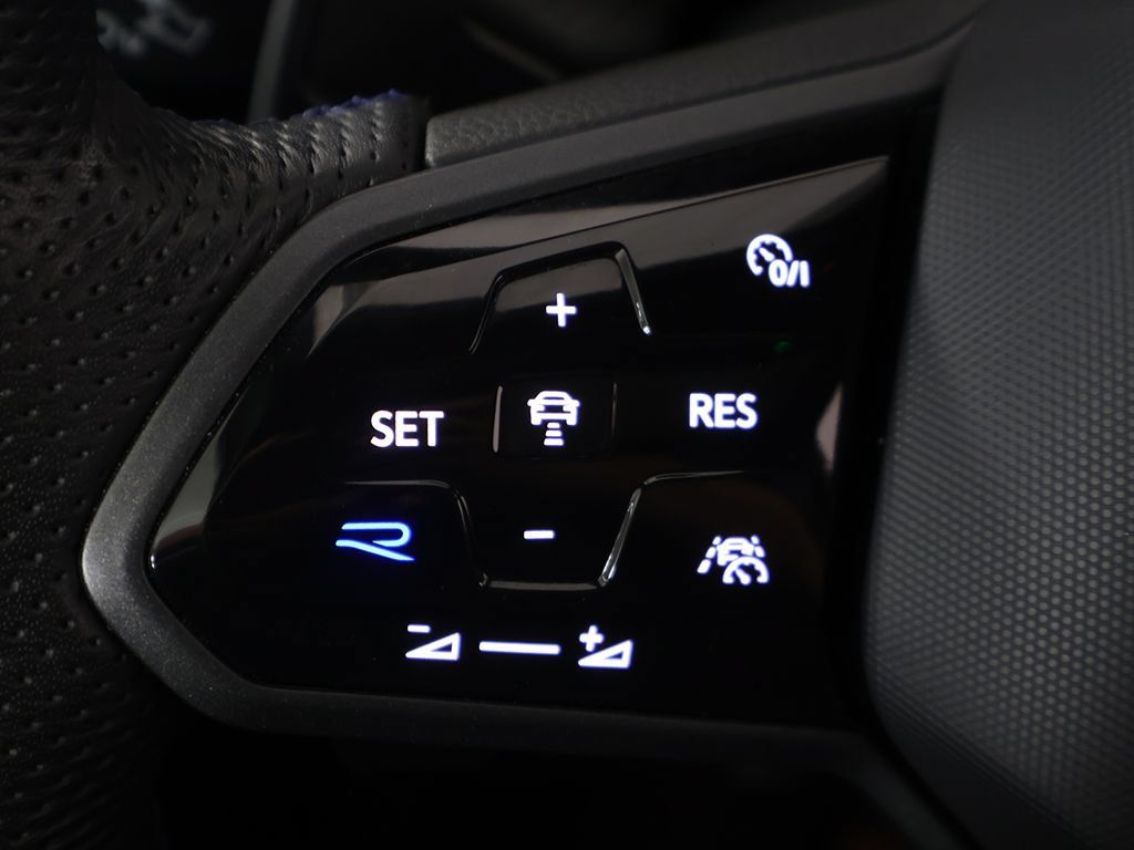 Used 2024 Volkswagen Golf R AWD/4WD image 48