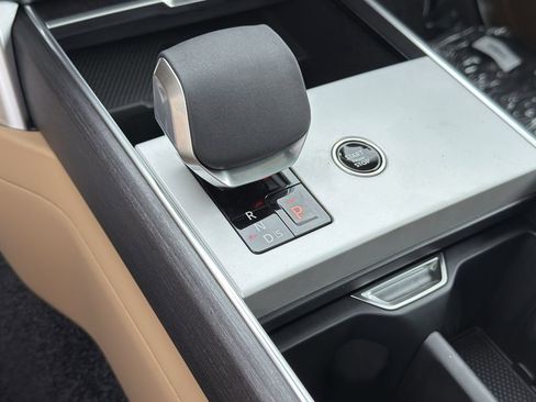 New 2025 Land Rover Range Rover SE image 24