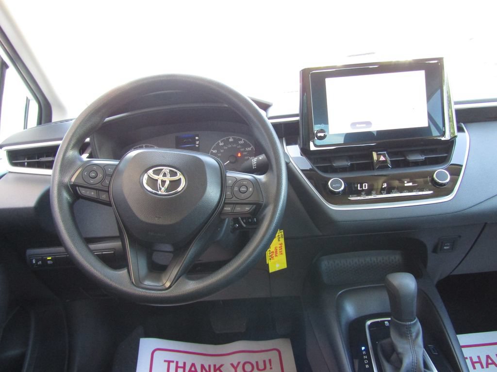 Used 2025 Toyota Corolla LE FWD image 5