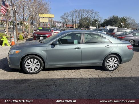 Used 2011 Toyota Camry LE image 6