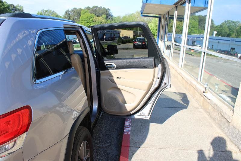 Used 2019 Jeep Grand Cherokee Limited w/ Luxury Group II RWD image 17