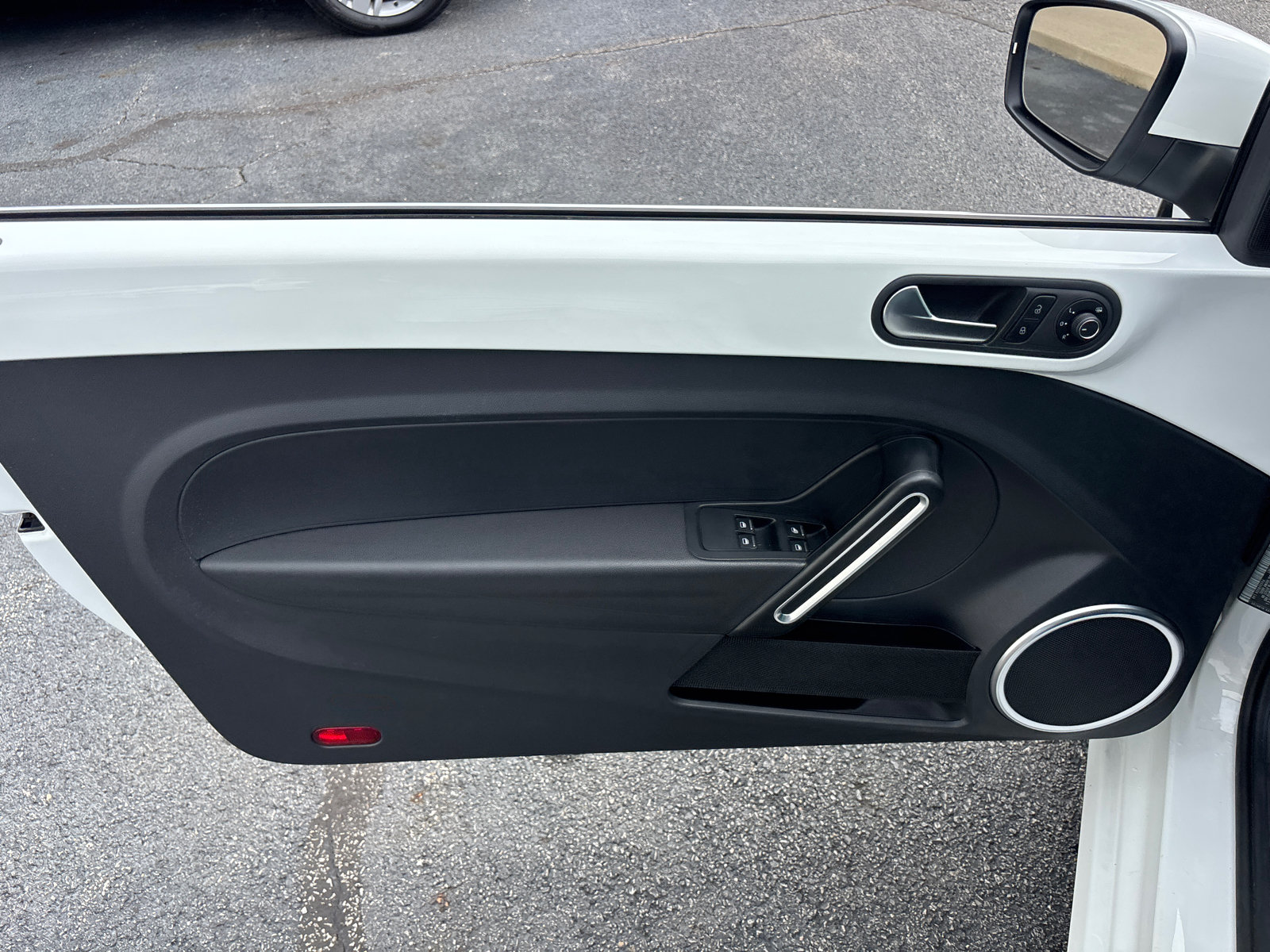 Used 2018 Volkswagen Beetle 2.0T S FWD image 11