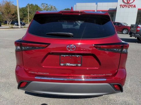 Used 2022 Toyota Highlander Platinum AWD/4WD image 5