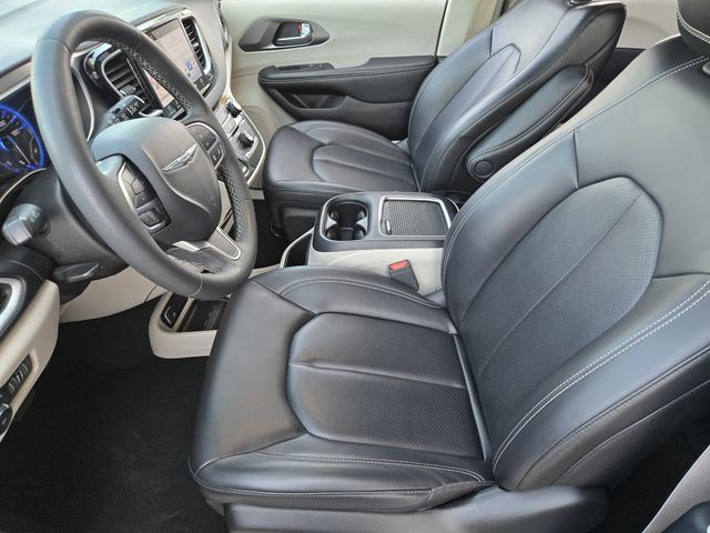 Certified 2023 Chrysler Pacifica Touring-L FWD image 12