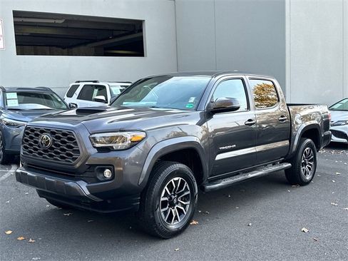Used 2021 Toyota Tacoma TRD Sport w/ Technology Package image 2