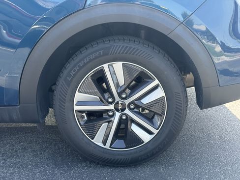 Used 2022 Kia Niro LXS image 9