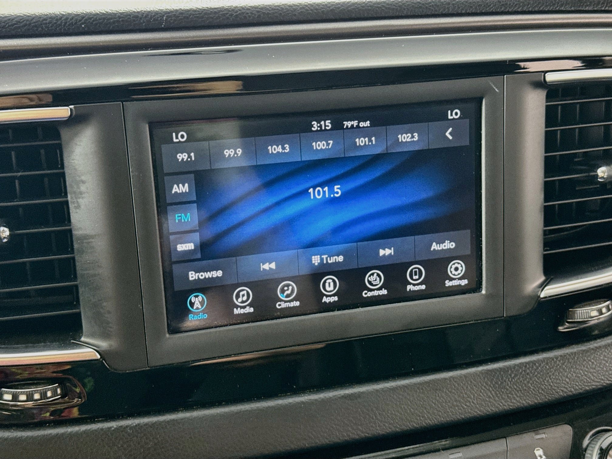 Used 2020 Chrysler Pacifica Touring-L FWD image 16