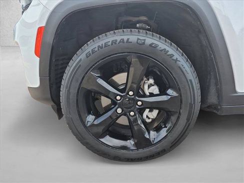 Used 2023 Jeep Grand Cherokee Altitude AWD/4WD image 24
