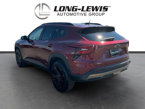 Used 2024 Chevrolet Trax ACTIV w/ Sunroof Package image 4