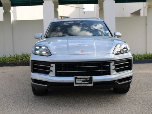 Certified 2025 Porsche Cayenne image 10