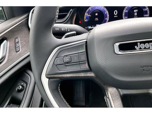 Certified 2026 Jeep Grand Cherokee Limited AWD/4WD image 26