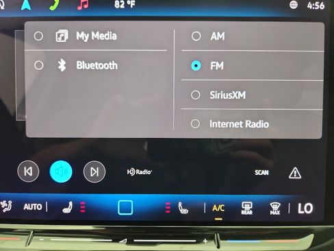 New 2025 Volkswagen Tiguan SE image 18