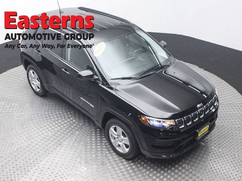 Used 2022 Jeep Compass Latitude w/ Convenience Group AWD/4WD image 3