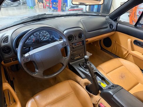 Used 1997 MAZDA MX-5 Miata STO-Edition Convertible 2D image 6