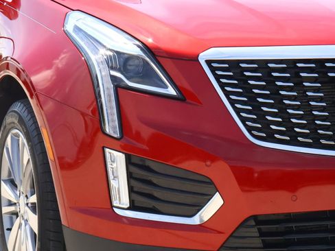 Used 2025 Cadillac XT5 Premium Luxury FWD image 9