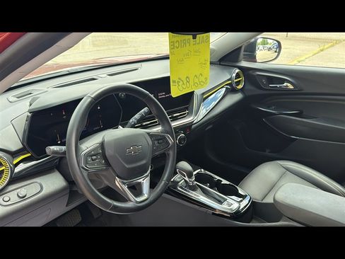 Used 2024 Chevrolet Trax ACTIV w/ Sunroof Package FWD image 9