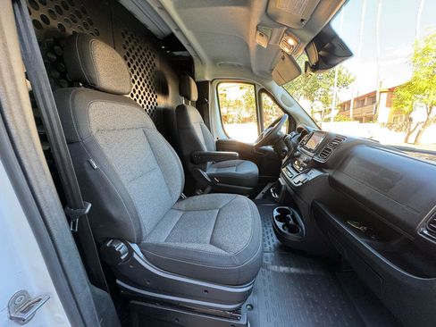 Used 2025 RAM ProMaster 2500 w/ U-Haul Equipment Group FWD image 24