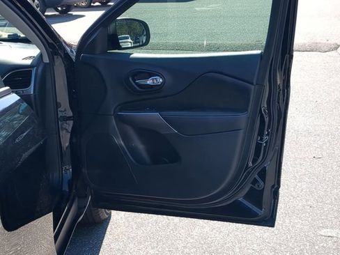 Used 2021 Jeep Cherokee Latitude image 35