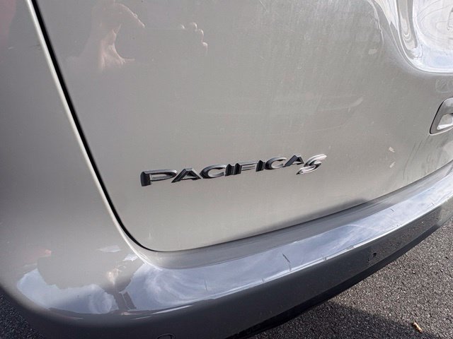 Used 2025 Chrysler Pacifica Limited FWD image 12