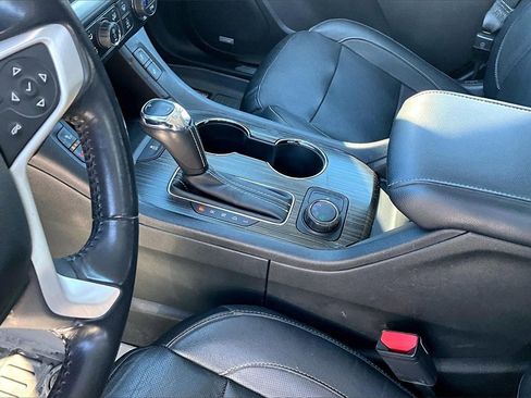 Used 2018 GMC Acadia SLT image 13